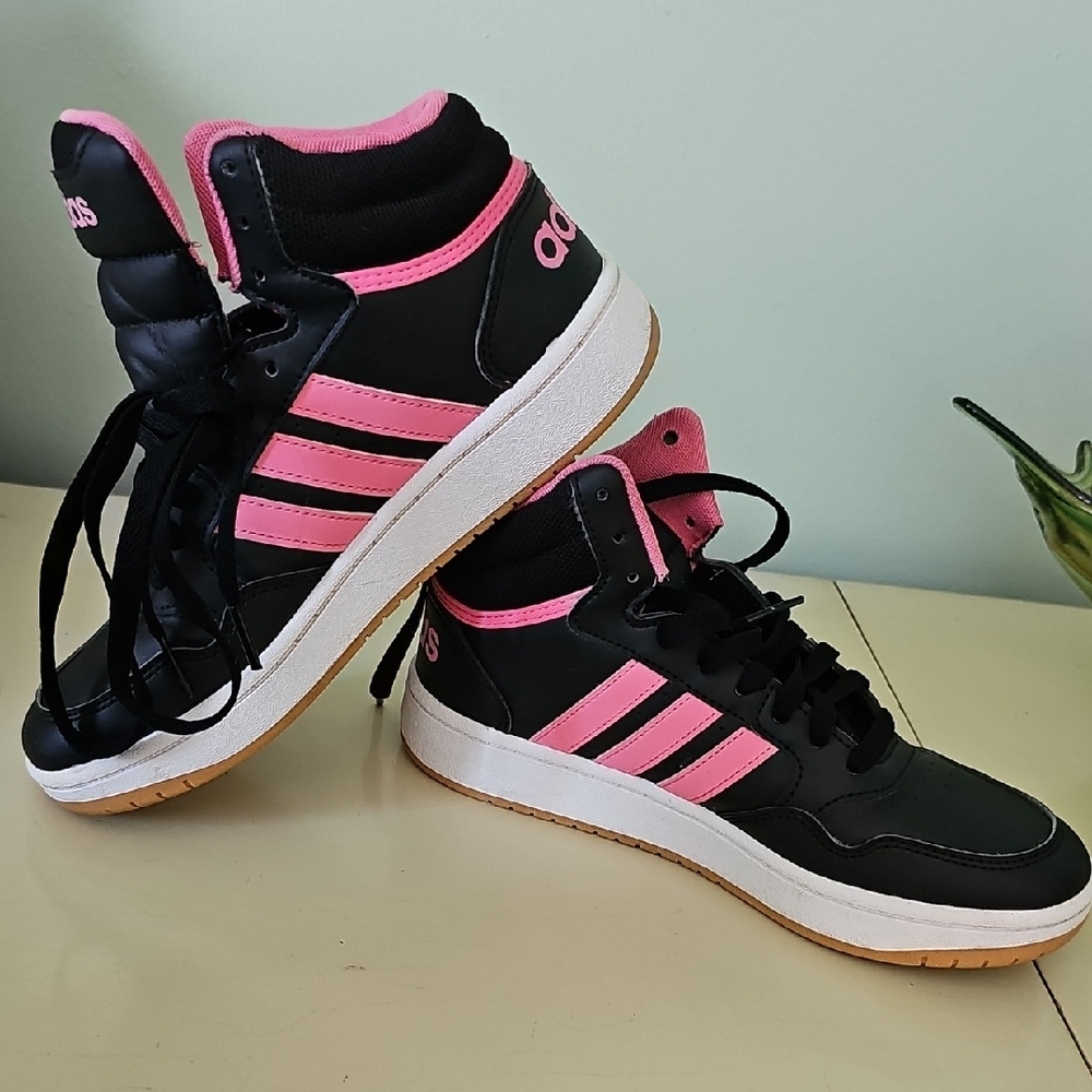 NWOT Adidas Black Pink High-Tops Sneakers Size 4 Athletic Sports Tennis Shoes